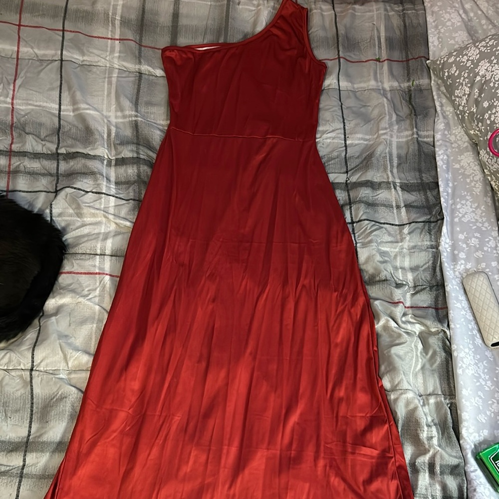 Pretty, split-bottom, one-shoulder dress